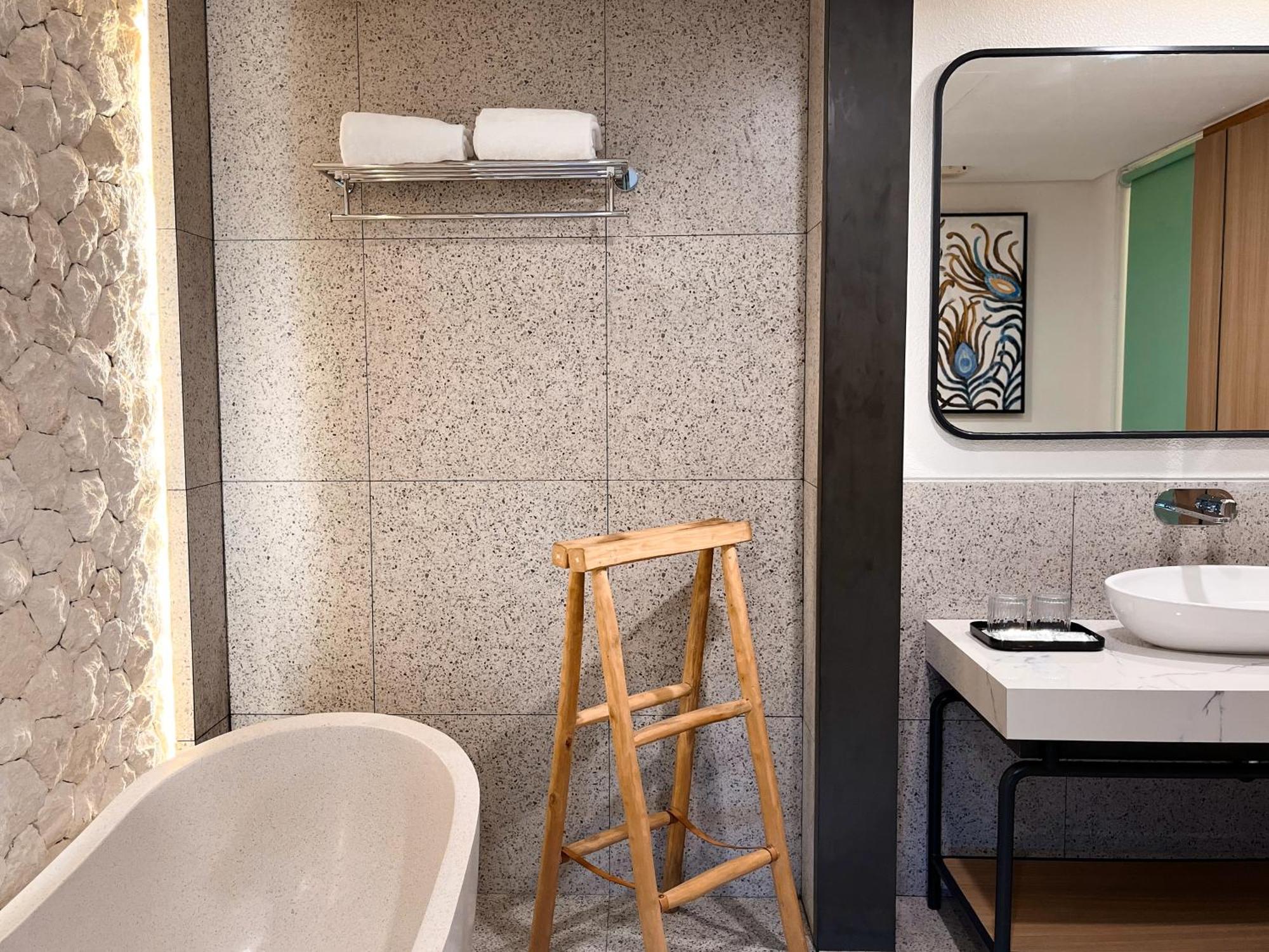 Luminor Hotel Legian Seminyak - Bali エクステリア 写真