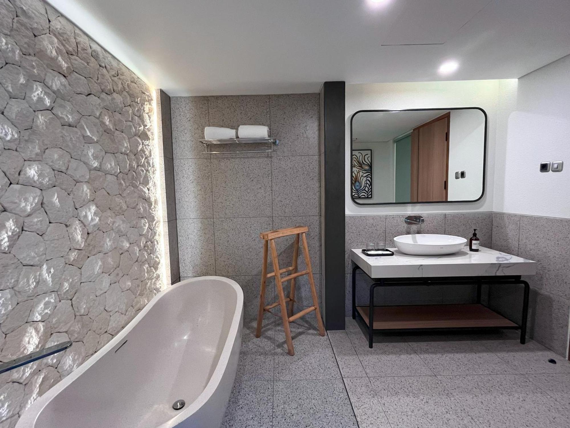 Luminor Hotel Legian Seminyak - Bali エクステリア 写真
